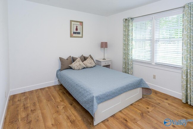 Building Photo - 208 S Oxford Cir