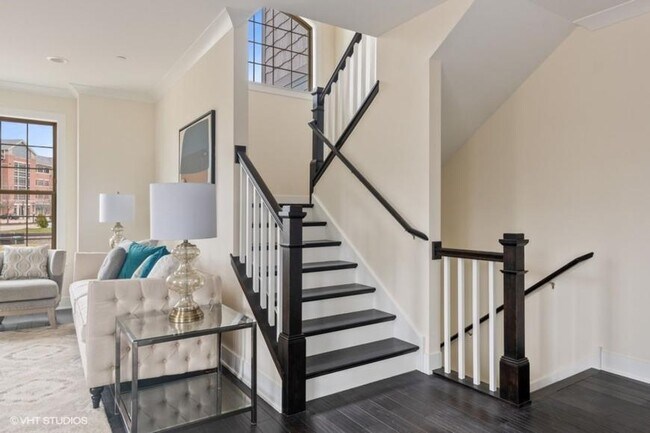 Building Photo - 2 bedroom in Chicago IL 60015