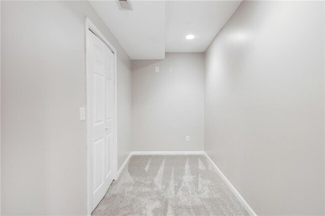 Building Photo - 51 Pine Way