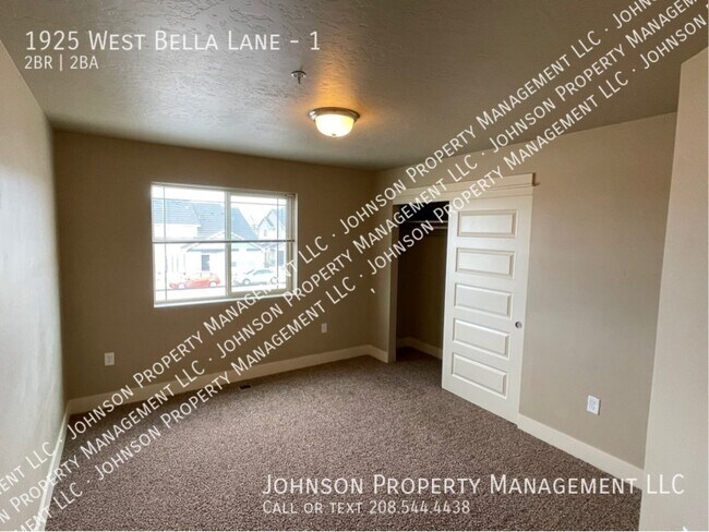 Building Photo - 1925 W Bella Ln