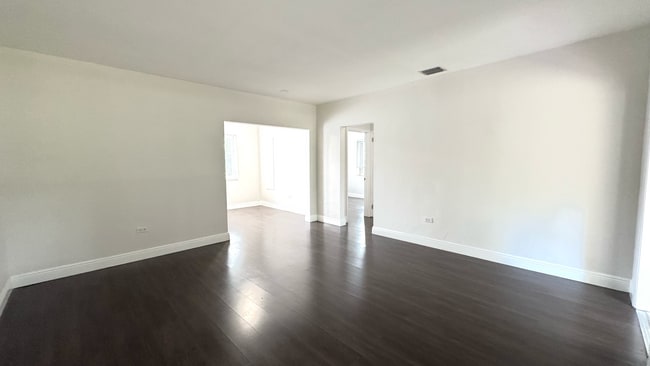 Building Photo - Biscayne Park Duplex