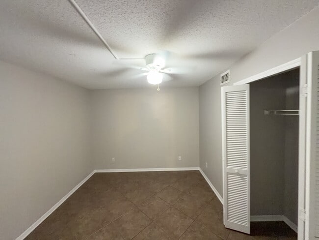 Building Photo - 2201 Grasmere Dr