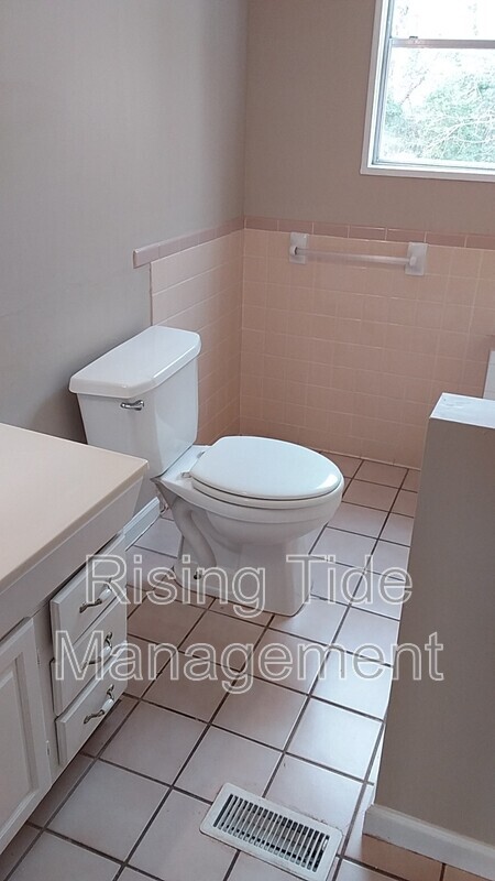 Building Photo - 656 Calahan Rd