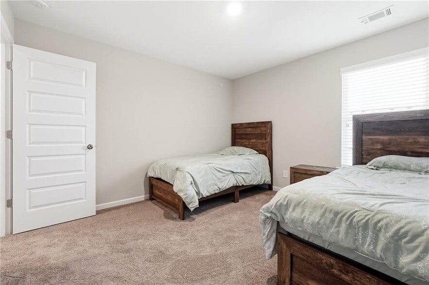 Building Photo - 334 Melody Ln