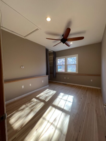 Building Photo - 520 Trumbull Hwy