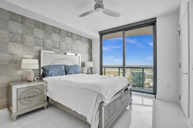 Building Photo - 100 E Las Olas Blvd