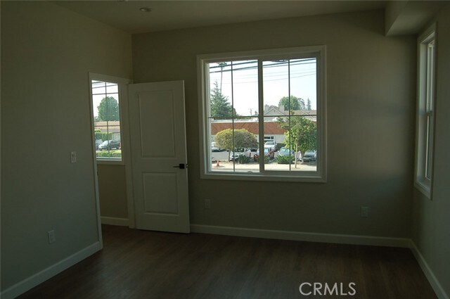 Building Photo - 425 W Duarte Rd