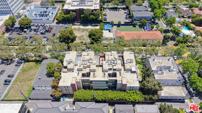Building Photo - 141 S Linden Dr