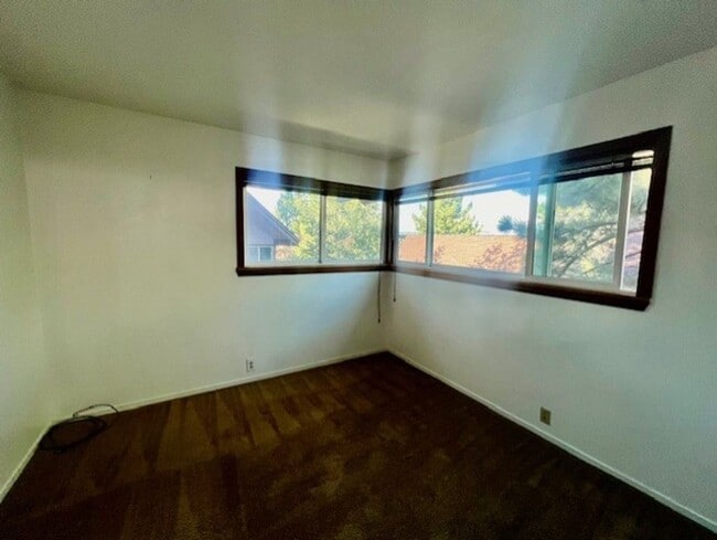 Building Photo - Sierra Manors #49 – Long-Term Lease Opport...