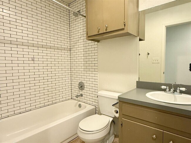 Building Photo - 2506 Dana Cove