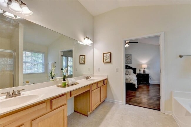 Building Photo - 335 Pintail Ct