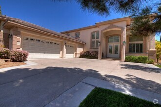 Building Photo - 4 BEDROOM 4.5 BATH IN GUARD GATED COMMUNIT...