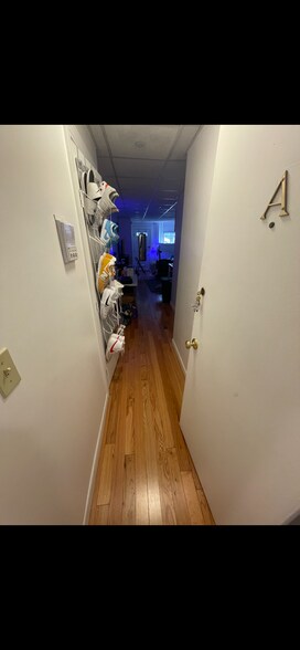 Building Photo - 909 Beacon St