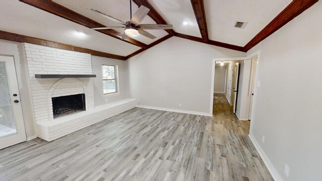 Building Photo - Renovated Harker Heights Gem – Stylish Liv...