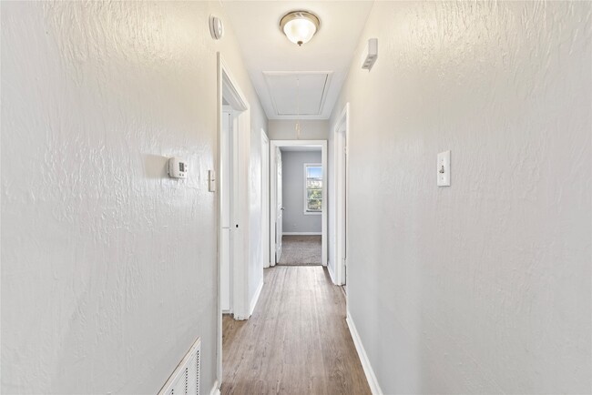 Building Photo - 322 24th Ave N