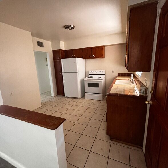 Kitchen Pic 1 - 1431 W 7th Pl