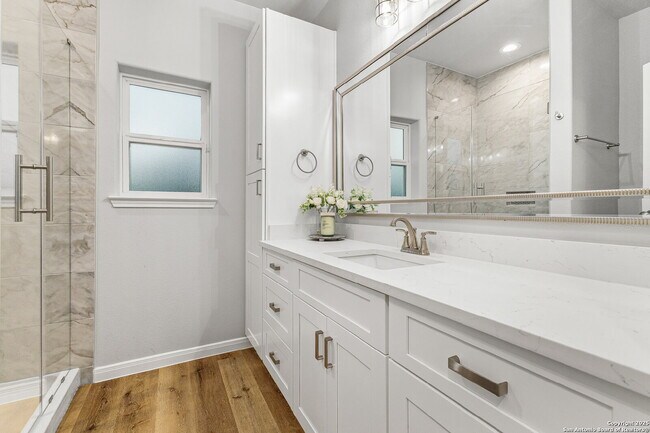 Building Photo - Charming 3-Bed Custom Luxury Rental with 2.5 Baths near Downtown San Antonio – 1668 Sq Ft of Comf...