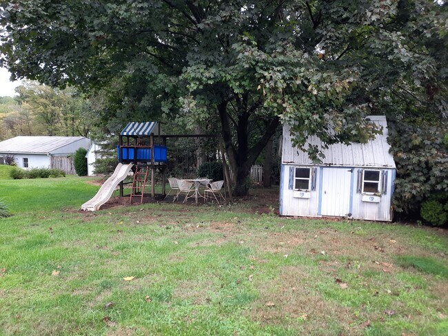 Building Photo - 1312 Red Run Rd