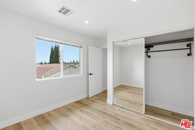 Building Photo - 8337 Gladbeck Ave