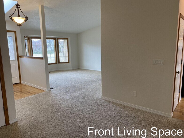 Building Photo - 9835 W Alliance Dr