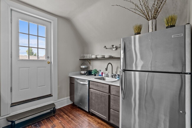 Building Photo - 4600 McPherson Ave