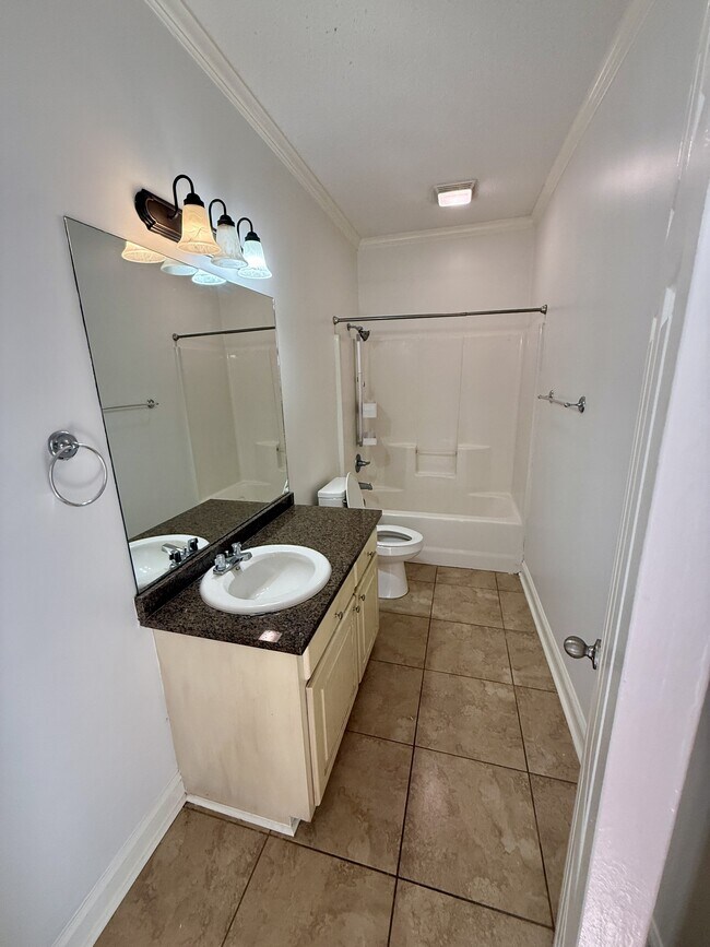Building Photo - 132 Laurelwood Ct