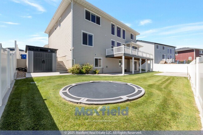 Building Photo - Modern EV Friendly Upgraded 5 BD 4 BA 3 GA...