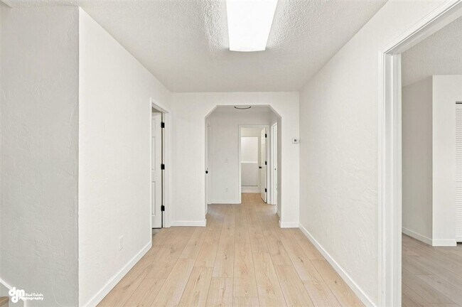 Building Photo - 6500 E 10th Ave