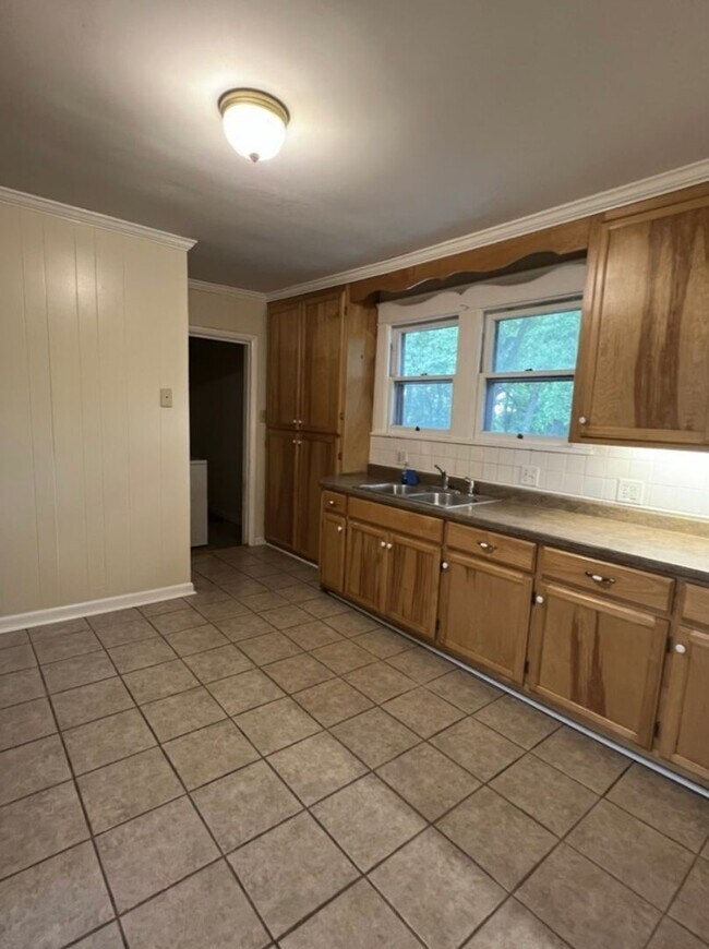 Building Photo - 2 BED 1 BATH WOODBINE COTTAGE