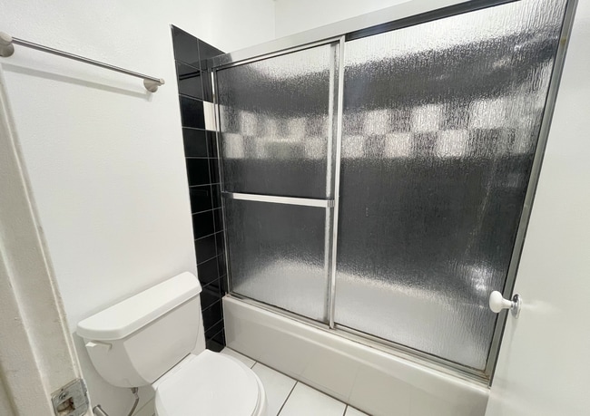 Building Photo - 4082 Valeta St