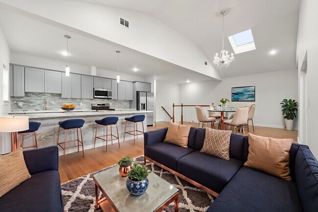 Building Photo - 41 E 16th St