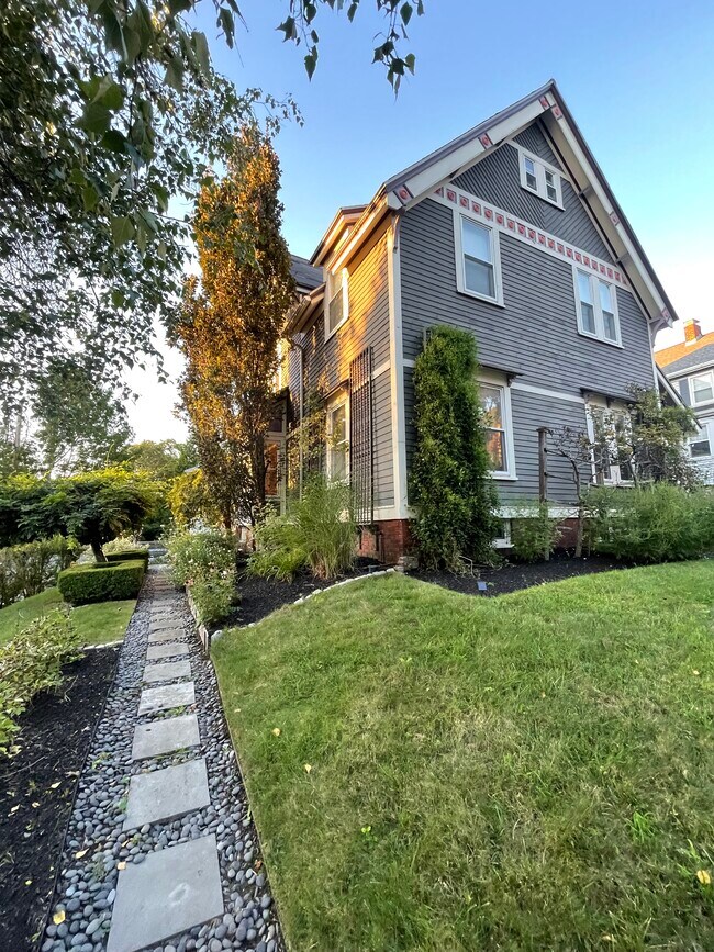 Building Photo - 96 Upham St