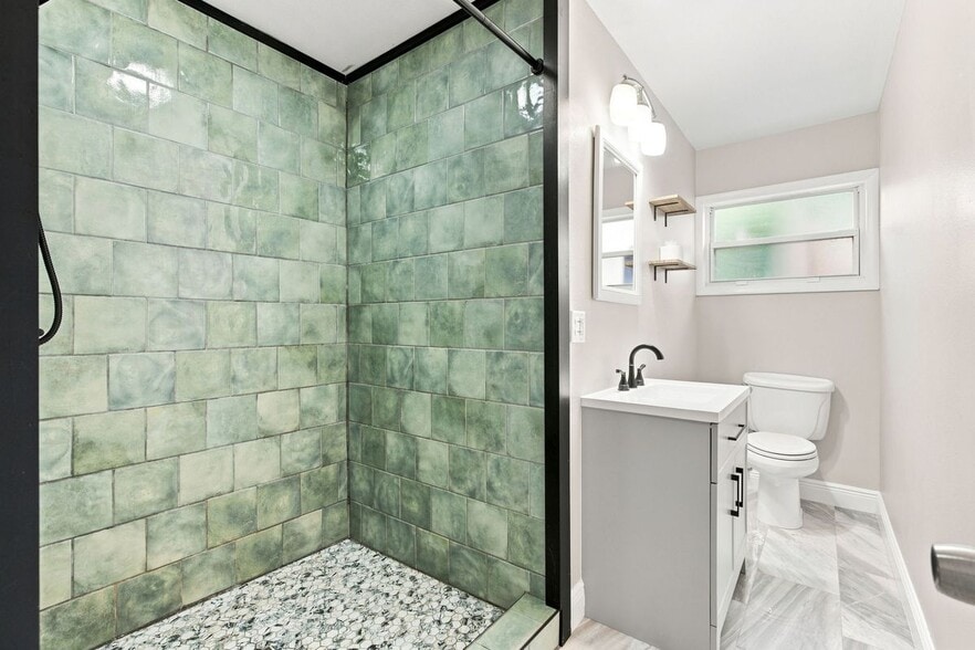 Building Photo - 2267 Robinhood Dr