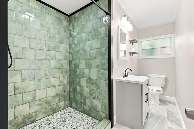 Building Photo - 2267 Robinhood Dr