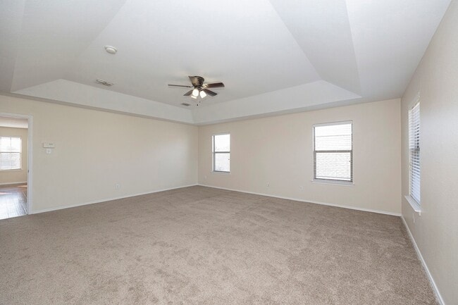 Building Photo - 5828 Pebble Ridge Dr