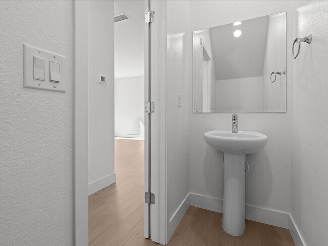 Building Photo - Desirable South Reno neighborhood of the Courtyards at Arrowcreek.