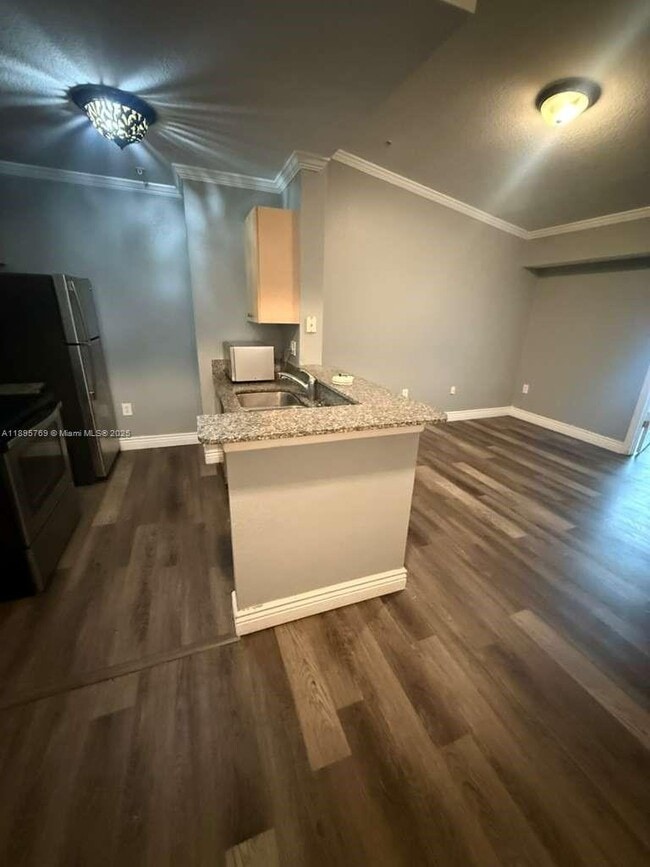 Building Photo - 2516 Centergate Dr