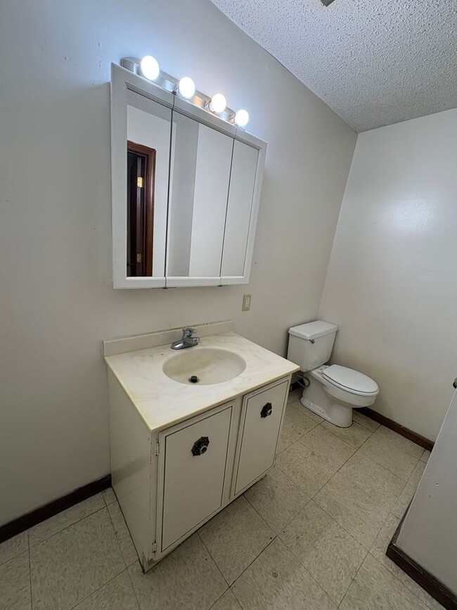 Building Photo - 828 Dondee Dr