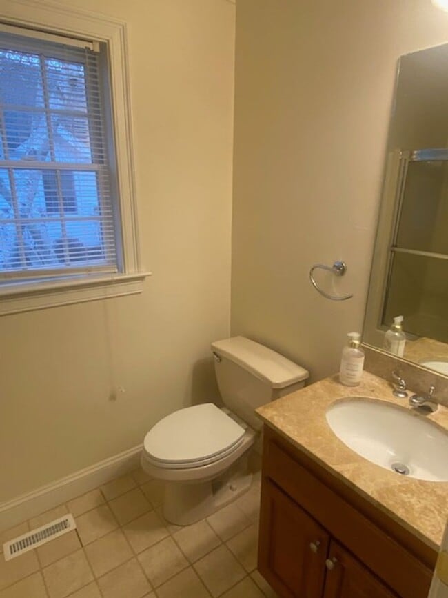 Building Photo - Banner Country Club condo