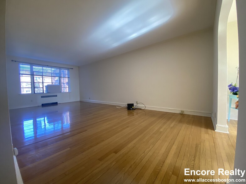 Building Photo - 61 Longwood Ave