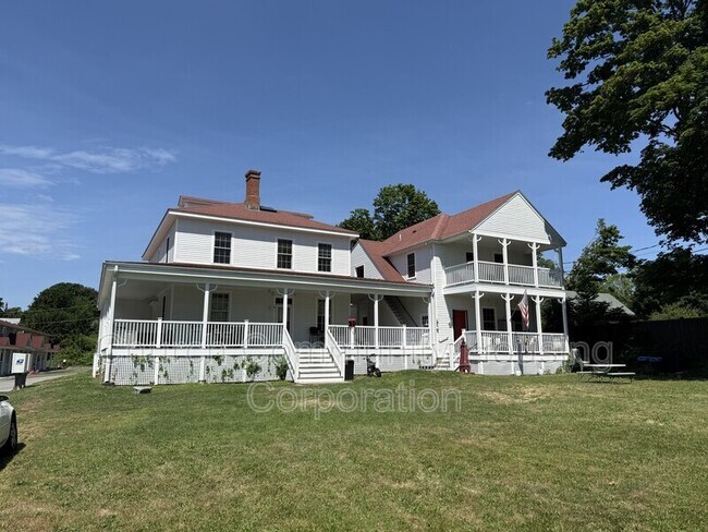 Building Photo - 171 Conanicus Ave