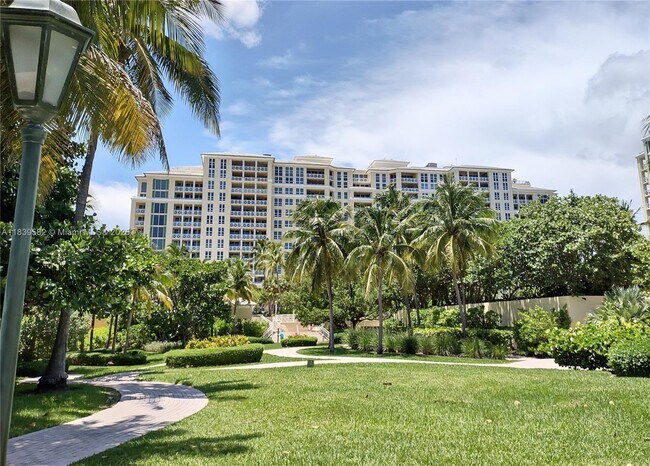 Building Photo - 445 Grand Bay Dr