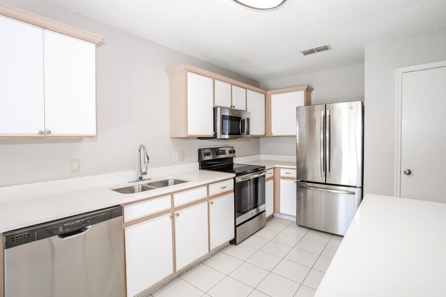 Building Photo - 1024 Beechwood Dr