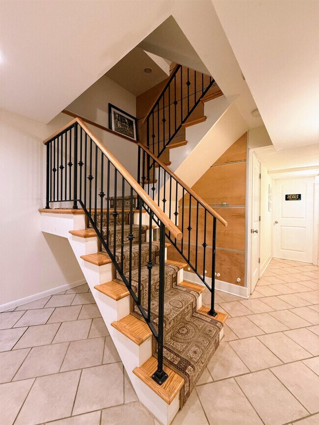 Building Photo - 8 Carroll Pl