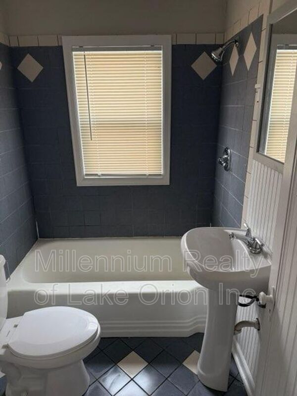 Building Photo - 695 1st Ave