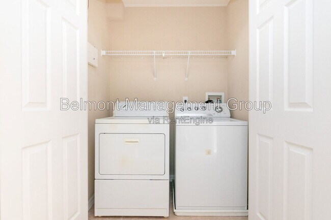 Building Photo - 9426 Silver Buttonwood St