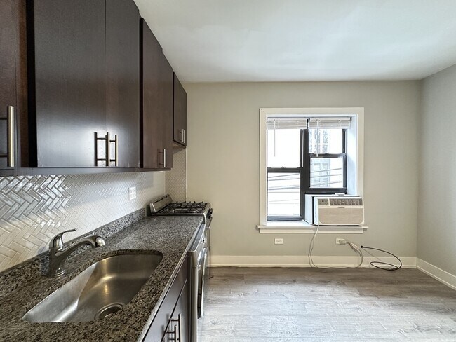 Building Photo - 434.5 W Belden Ave