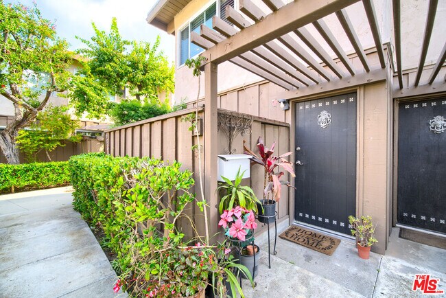 Building Photo - 4575 Inglewood Blvd