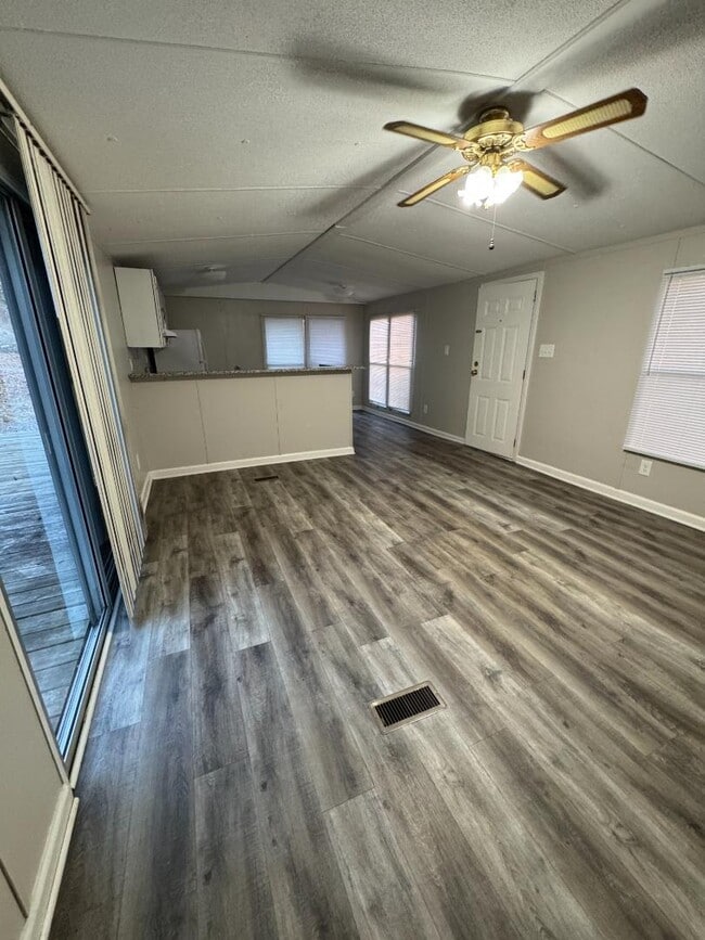 Building Photo - 2275 Spring Creek Rd