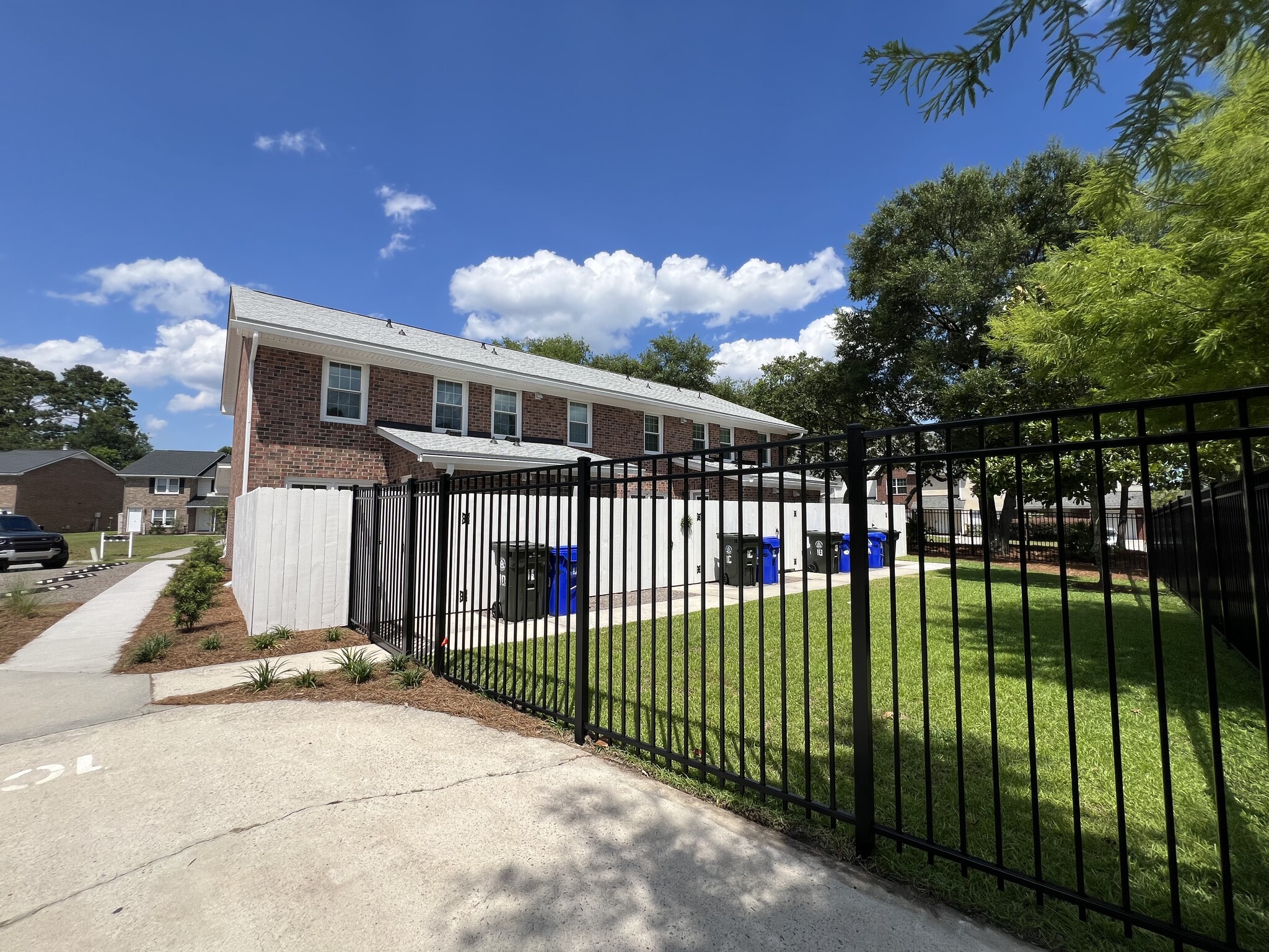 Exterior - Rear Fenced-In Yard - 1 Commercial Row